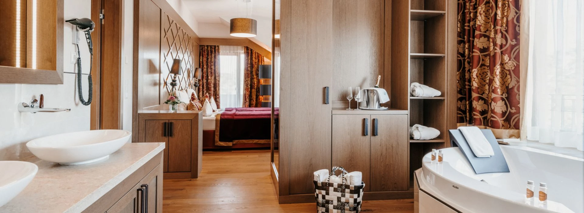 Suite Juwel mit offenen Bad und Schlafbereich