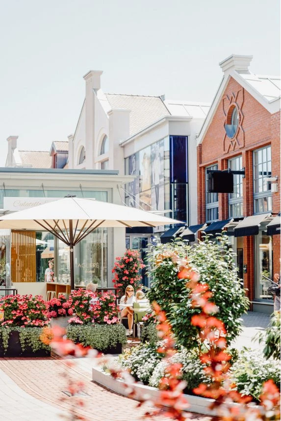 Ausflugsziele 11 sommerliche Außenansicht Ingolstadt Village