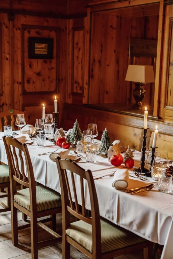 Speisekarte & Menüs 3 weihnachtlich gedeckter Tisch