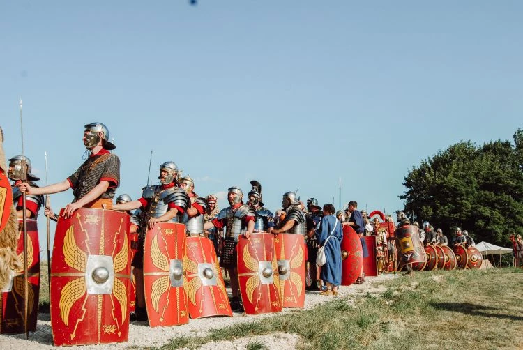 Römersommer – UNESCO Welterbe Abusina & Donau Limes hautnah erleben 9 Römische Legionäre am Römerfest
