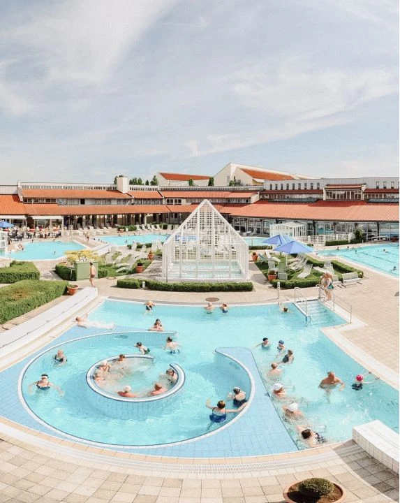 Römer 8 Außenbereich der Limes Therme
