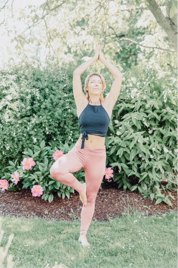 Retreats 10 Frau bei Yoga im Garten
