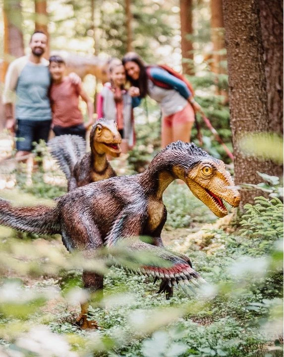 Ausflugsziele 13 Familie im Dinosaurier Mueseum