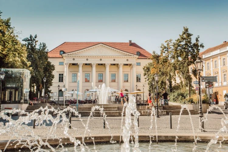 Region & Freizeit 22 Theater am Bismarkplatz in Regensburg