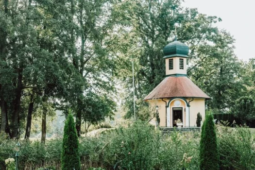 Eisvogel Kapelle im Sommer