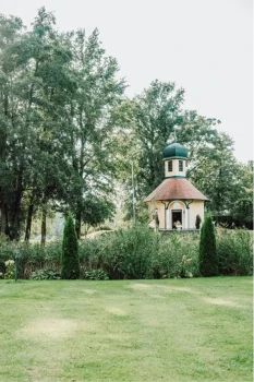 Eisvogel Spa 46 Eisvogel Kapelle im Sommer