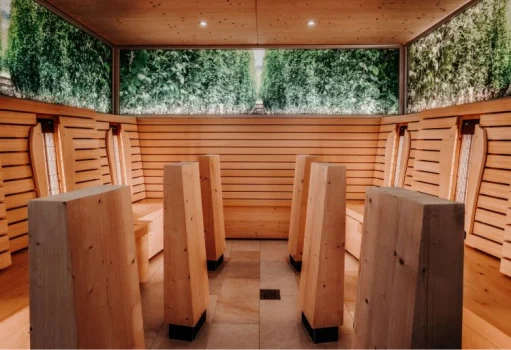 Infrarotsauna mit beleuchteten Hopfengarten Bildern