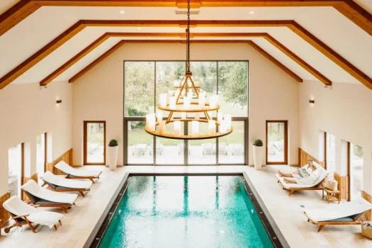 Blick auf Pool im Badhaus