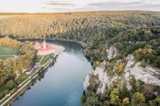 Drohnenaufnahme Kloster Weltenburg mit Donaudurchbruch