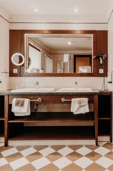 Badezimmer im Doppelzimmer Holledau